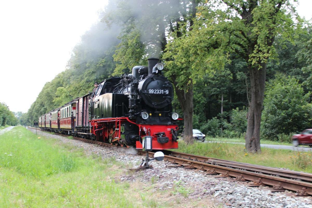 Nostalgischer Kaiserbahnhof Бад Доберан Екстериор снимка
